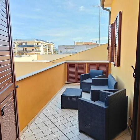 Gioia Near Downtown Apartament
